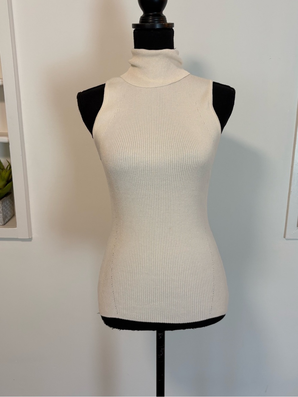 Anne Klein sleeveless Sweater